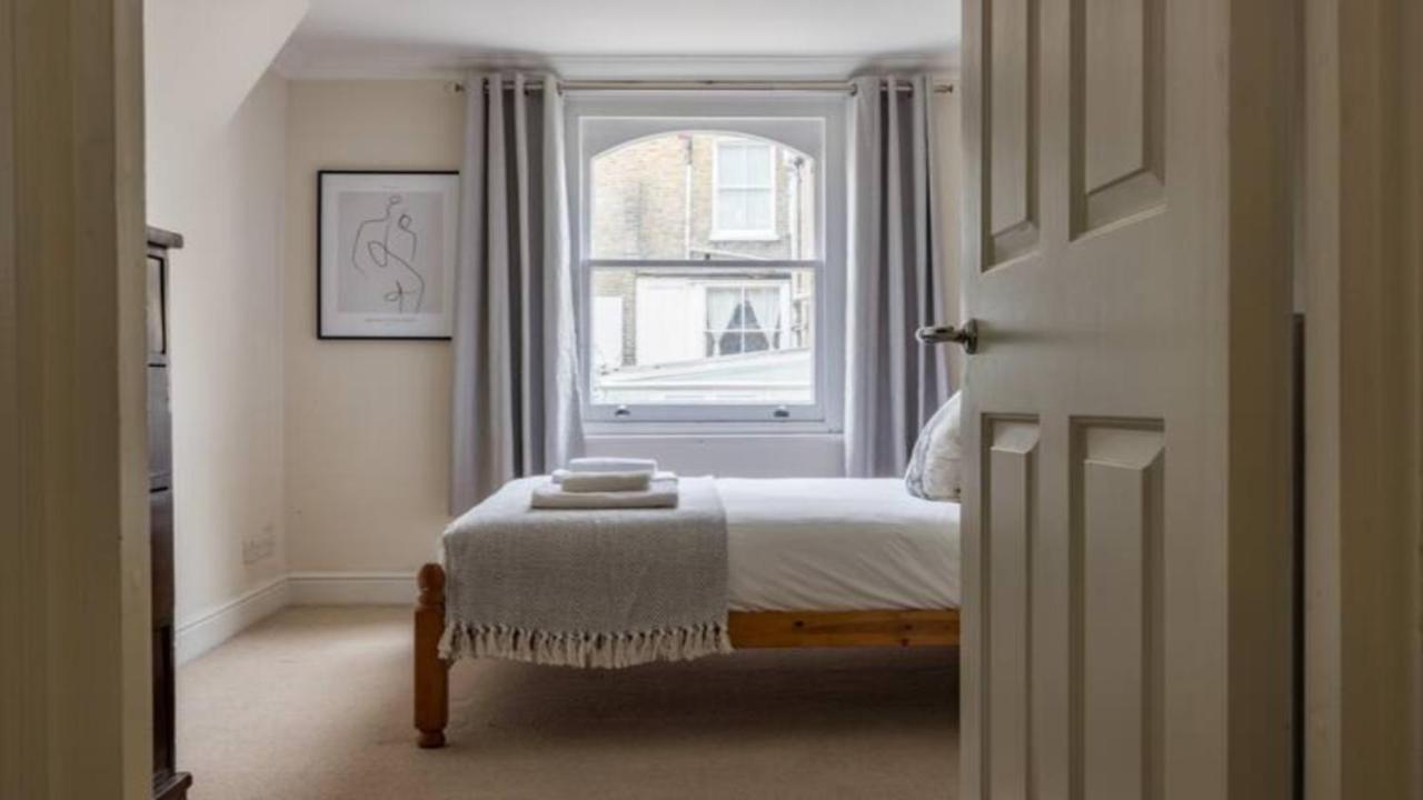 The West Kensington Apartments London Room photo